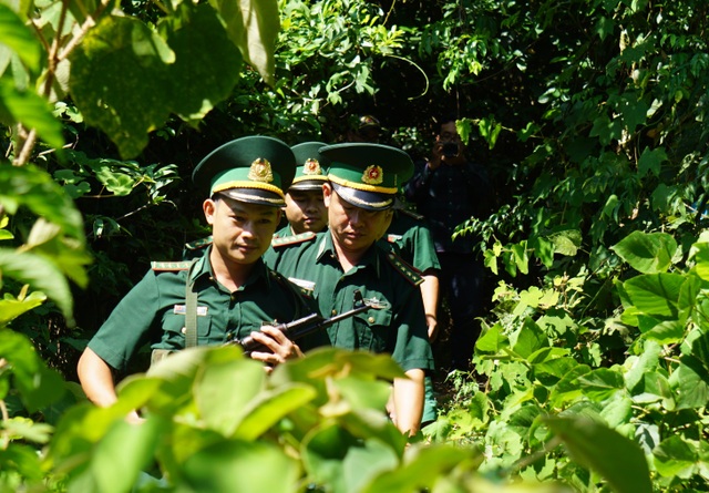 Huy động lực lượng vào rừng sâu vây bắt đối tượng trốn trại nguy hiểm - 1 Huy động lực lượng vào rừng sâu vây bắt đối tượng trốn trại nguy hiểm - 1