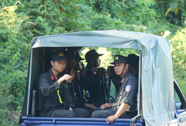 Huy động lực lượng vào rừng sâu vây bắt đối tượng trốn trại nguy hiểm - 5 Huy động lực lượng vào rừng sâu vây bắt đối tượng trốn trại nguy hiểm - 5