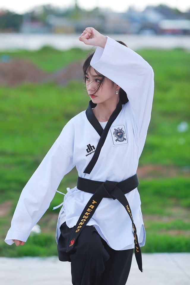 Nữ sinh 17 tuổi đam mê võ thuật, sở hữu thần thái như ngọc nữ - 6 Nữ sinh 17 tuổi đam mê võ thuật, sở hữu thần thái như ngọc nữ - 6