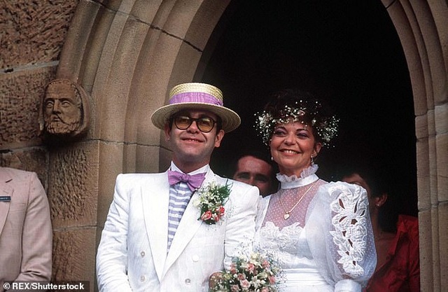 Danh ca Elton John trả tiền phẫu thuật cho hôn thê bị bỏ rơi năm xưa - Ảnh minh hoạ 3