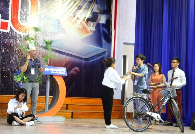 Cây phượng bật gốc đè học sinh tử vong vào phần thi nghiệp vụ sư phạm - 2 Cây phượng bật gốc đè học sinh tử vong vào phần thi nghiệp vụ sư phạm - 2
