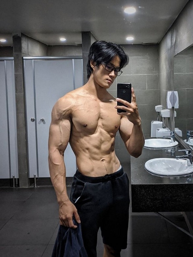 Tăng gần 20kg một năm, 9X gầy gò hóa chàng trai 6 múi đầy ngoạn mục - 3 Tăng gần 20kg một năm, 9X gầy gò hóa chàng trai 6 múi đầy ngoạn mục - 3