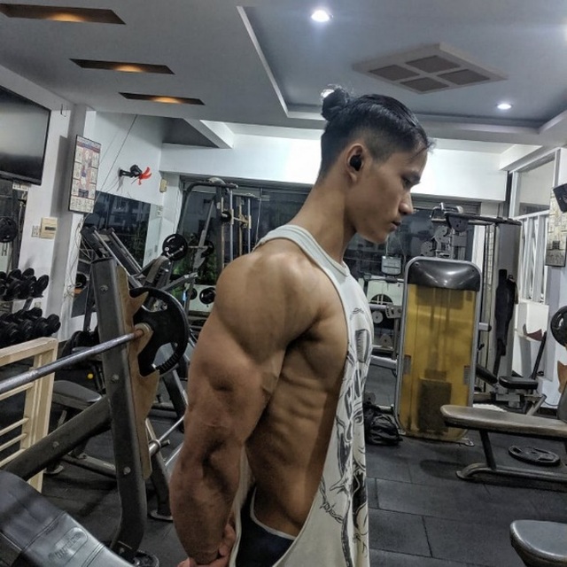 Tăng gần 20kg một năm, 9X gầy gò hóa chàng trai 6 múi đầy ngoạn mục - 4 Tăng gần 20kg một năm, 9X gầy gò hóa chàng trai 6 múi đầy ngoạn mục - 4