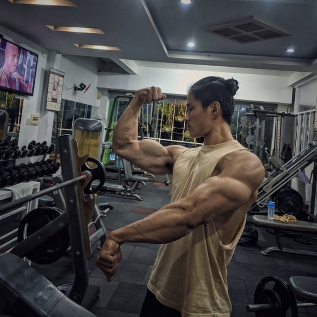 Tăng gần 20kg một năm, 9X gầy gò hóa chàng trai 6 múi đầy ngoạn mục - 6 Tăng gần 20kg một năm, 9X gầy gò hóa chàng trai 6 múi đầy ngoạn mục - 6