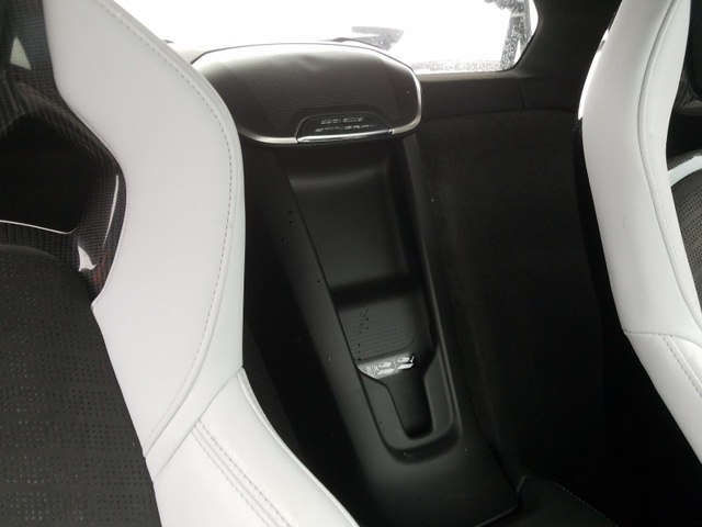Kì lạ chiếc Corvette rách bươm sau tai nạn được rao bán đắt hơn xe mới - 7 Kì lạ chiếc Corvette rách bươm sau tai nạn được rao bán đắt hơn xe mới - 7