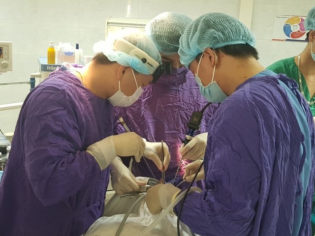 Con ngủ ngáy, giọng khàn, 1 tuần sau mẹ nhận tin con bị ung thư amidan - 2 Con ngủ ngáy, giọng khàn, 1 tuần sau mẹ nhận tin con bị ung thư amidan - 2