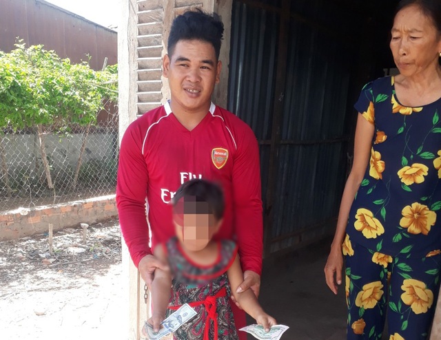 Bé gái 6 tuổi bị cha bạo hành đã về ở với cậu ruột - 1 Bé gái 6 tuổi bị cha bạo hành đã về ở với cậu ruột - 1