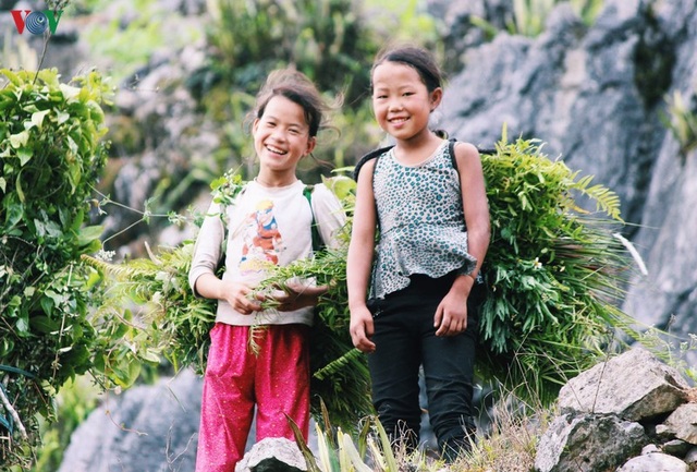 Người dân tộc thân thiện, mến khách nơi cao nguyên đá Hà Giang - 2