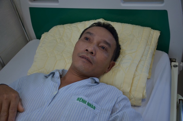 Bác sĩ bệnh viện Bạch Mai kêu gọi giúp đỡ người đàn ông đang nguy kịch - 1