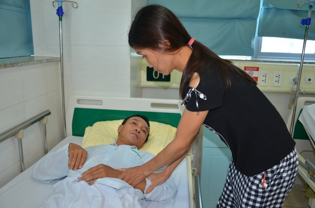Bác sĩ bệnh viện Bạch Mai kêu gọi giúp đỡ người đàn ông đang nguy kịch - 4