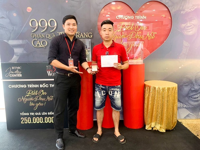 Lễ trao thưởng chương trình “Biết ơn người phụ nữ tôi yêu” Bảo Tín Minh Châu - 8 Lễ trao thưởng chương trình “Biết ơn người phụ nữ tôi yêu” Bảo Tín Minh Châu - 8