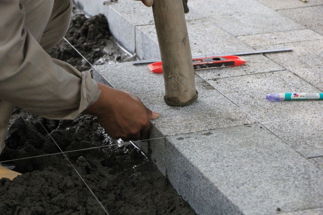 Vỉa hè hồ Gươm được thay áo mới - 5 Vỉa hè hồ Gươm được thay áo mới - 5