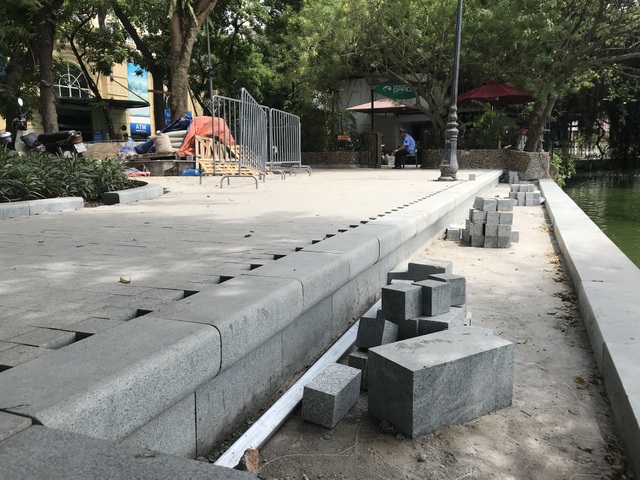 Vỉa hè hồ Gươm được thay áo mới - 10 Vỉa hè hồ Gươm được thay áo mới - 10