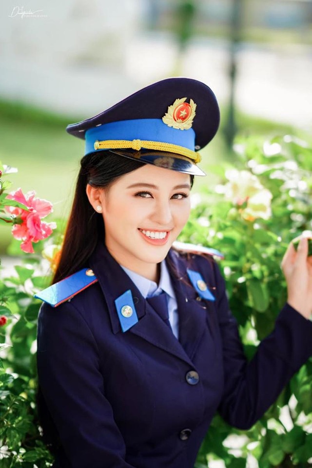 Nữ sinh 2 lần thi hoa hậu, tốt nghiệp Học viện Cảnh sát loại giỏi - 1 Nữ sinh 2 lần thi hoa hậu, tốt nghiệp Học viện Cảnh sát loại giỏi - 1