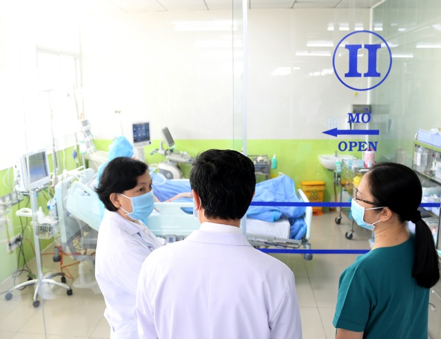 Phi công người Anh nhiễm Covid-19 đang được tập cai máy thở - 4 Phi công người Anh nhiễm Covid-19 đang được tập cai máy thở - 4