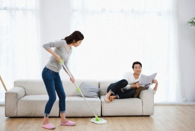Cưới được vợ trẻ đẹp, chồng thẳng tay hành hạ vì tội làm cao khi yêu - 1 Cưới được vợ trẻ đẹp, chồng thẳng tay hành hạ vì tội làm cao khi yêu - 1