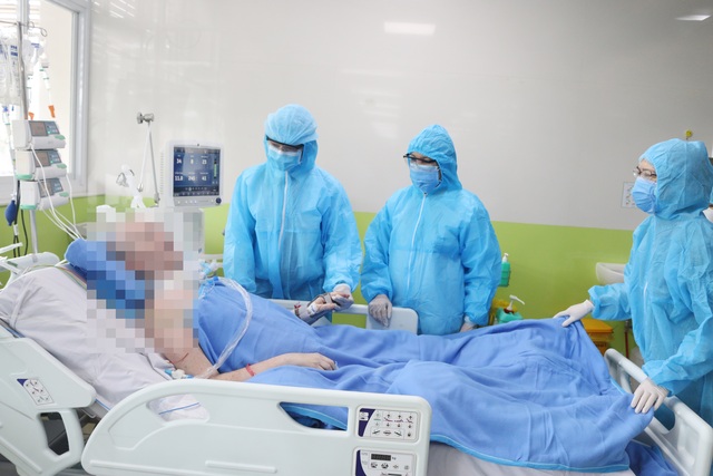Phi công người Anh nhiễm Covid-19 đang được tập cai máy thở - 3 Phi công người Anh nhiễm Covid-19 đang được tập cai máy thở - 3
