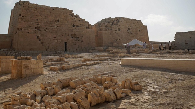 Các nhà khảo cổ tuyên bố có thể đã tìm ra mộ Nữ hoàng Cleopatra huyền thoại - 1