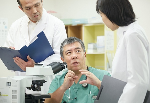 Cuốn sách mở ra một chân trời mới, hy vọng và lạc quan cho người bệnh ung thư - 1 Cuốn sách mở ra một chân trời mới, hy vọng và lạc quan cho người bệnh ung thư - 1