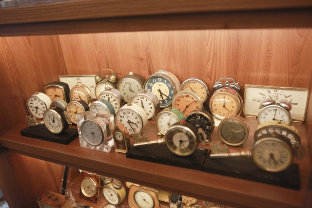 Bộ sưu tập đồng hồ cổ, có khả năng dự báo... bão tại Hà Nội - 2