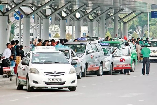 Giá xăng giảm từ lâu, taxi không chịu giảm giá - 2 Giá xăng giảm từ lâu, taxi không chịu giảm giá - 2
