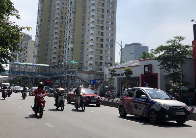 Giá xăng giảm từ lâu, taxi không chịu giảm giá - 3 Giá xăng giảm từ lâu, taxi không chịu giảm giá - 3