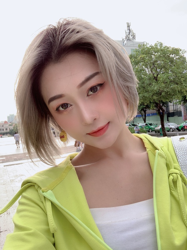 Gia đình phá sản, nàng tiểu thư tự bươn chải và trở thành hot streamer - 2