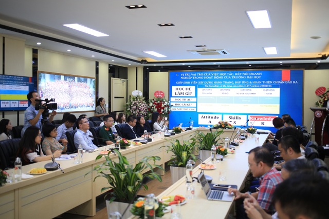 Thiết kế lại tư duy hợp tác giữa nhà trường và doanh nghiệp thời 4.0 - 1 Thiết kế lại tư duy hợp tác giữa nhà trường và doanh nghiệp thời 4.0 - 1