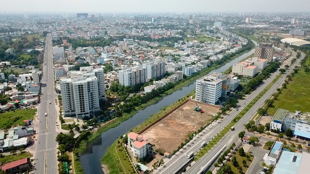 Thị trường địa ốc đã trở lại cuộc đua: “sốt” khu Đông, “khát” khu Tây - 1