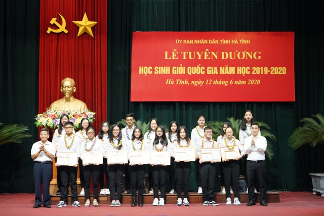 Hà Tĩnh tuyên dương, khen thưởng học sinh giỏi năm học 2019 - 2020 - 1 Hà Tĩnh tuyên dương, khen thưởng học sinh giỏi năm học 2019 - 2020 - 1