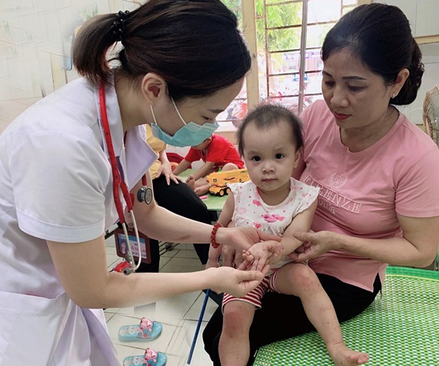 Nghệ An: Gia tăng trẻ nhập viện trong những ngày nắng nóng - 4 Nghệ An: Gia tăng trẻ nhập viện trong những ngày nắng nóng - 4
