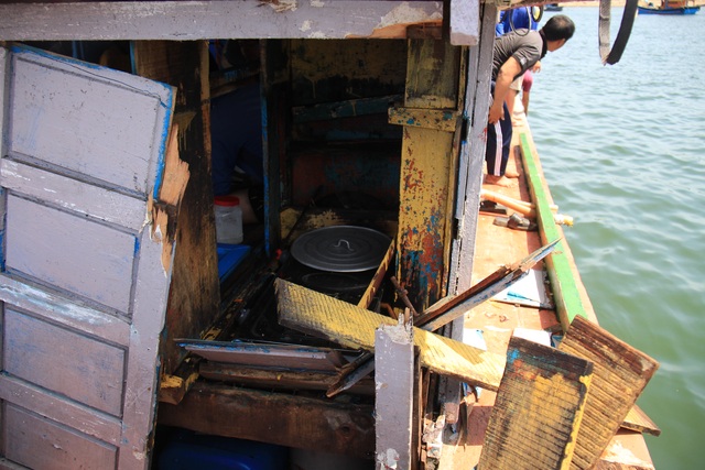Quảng Ngãi: Tàu cá bị đâm chìm, 16 ngư dân rơi xuống biển - 3 Quảng Ngãi: Tàu cá bị đâm chìm, 16 ngư dân rơi xuống biển - 3