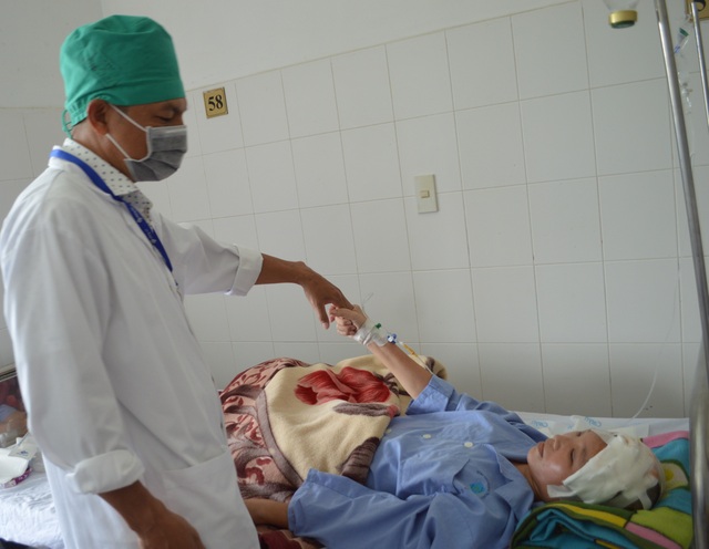 Nhức đầu kéo dài, đi khám phát hiện u não to bằng quả trứng - 2 Nhức đầu kéo dài, đi khám phát hiện u não to bằng quả trứng - 2