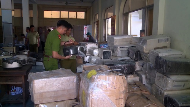 Phú Yên: Nóng tình trạng vận chuyển hàng “lậu” sau dịch Covid-19 - 2 Phú Yên: Nóng tình trạng vận chuyển hàng “lậu” sau dịch Covid-19 - 2