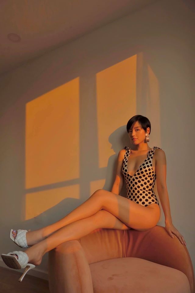 Vóc dáng quyến rũ của các hot girl, rich kid trong ảnh đồ bơi mùa hè này - 13 Vóc dáng quyến rũ của các hot girl, rich kid trong ảnh đồ bơi mùa hè này - 13