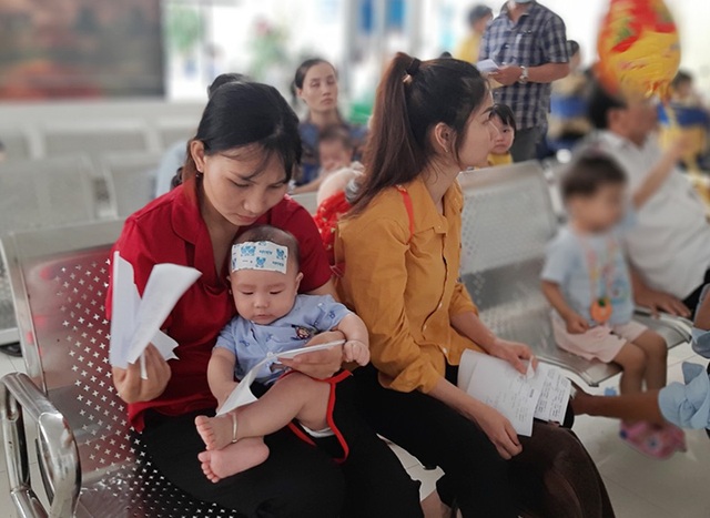 Nghệ An: Gia tăng trẻ nhập viện trong những ngày nắng nóng - 1