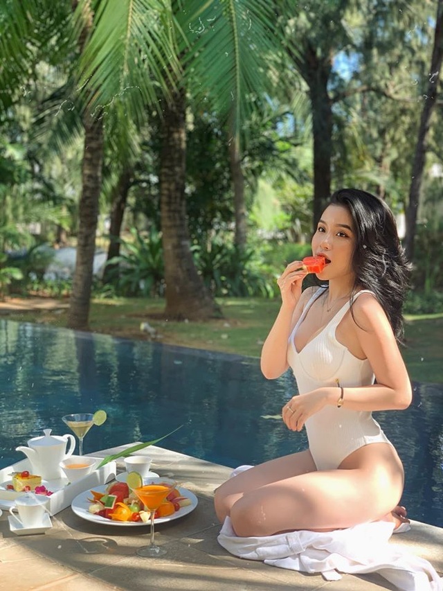 Vóc dáng quyến rũ của các hot girl, rich kid trong ảnh đồ bơi mùa hè này - 9 Vóc dáng quyến rũ của các hot girl, rich kid trong ảnh đồ bơi mùa hè này - 9