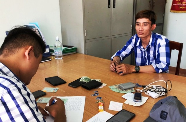 Dùng nhiều CMND giả đi dọc miền Trung thuê trọ để trộm - 1 Dùng nhiều CMND giả đi dọc miền Trung thuê trọ để trộm - 1