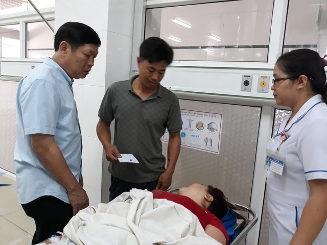 Vụ tai nạn 5 người tử vong: Bé gái thoát chết nhờ chạy đi mua bút - 4 Vụ tai nạn 5 người tử vong: Bé gái thoát chết nhờ chạy đi mua bút - 4