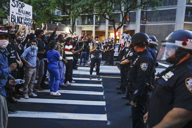 New York ra luật cấm cảnh sát kẹp cổ nghi phạm - Ảnh minh hoạ 2