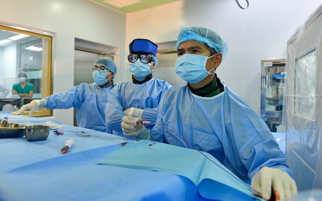 Sốc: Bé gái 10 tuổi bất ngờ đột quỵ, xuất huyết não trong giờ học - 1 Sốc: Bé gái 10 tuổi bất ngờ đột quỵ, xuất huyết não trong giờ học - 1