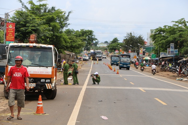 Vụ tai nạn 5 người chết ở Đắk Nông: Khởi tố, bắt tạm giam tài xế xe tải - 1