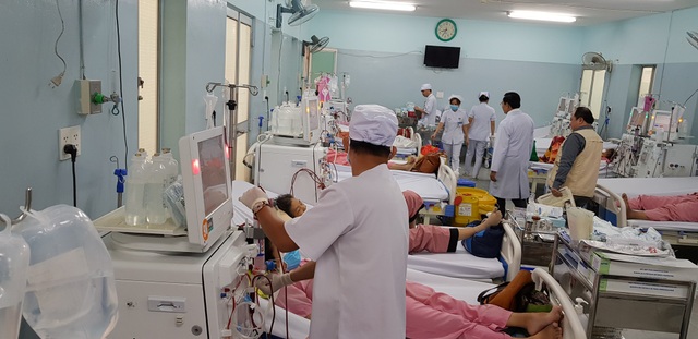 Dẹp loạn xe cứu thương “dù”, Giám đốc Bệnh viện Chợ Rẫy bị bêu xấu - 3 Dẹp loạn xe cứu thương “dù”, Giám đốc Bệnh viện Chợ Rẫy bị bêu xấu - 3
