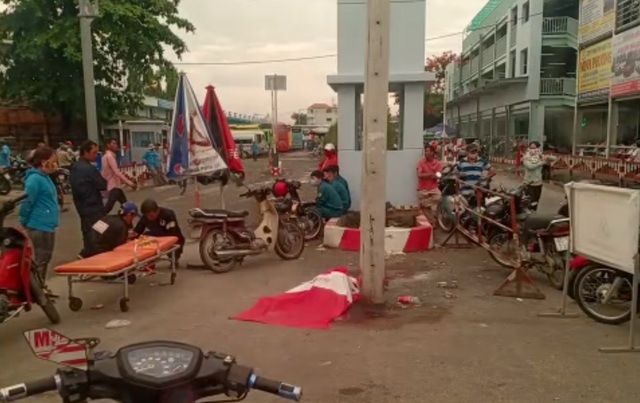 Nam tài xế ô tô công nghệ bị đâm chết ở cổng bến xe - 1 Nam tài xế ô tô công nghệ bị đâm chết ở cổng bến xe - 1
