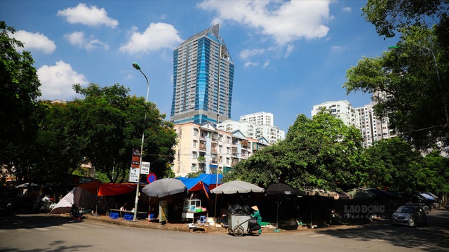 Nhếch nhác khó tin mảnh đất vàng bị bỏ quên 20 năm giữa lòng Thủ đô - 4 Nhếch nhác khó tin mảnh đất vàng bị bỏ quên 20 năm giữa lòng Thủ đô - 4