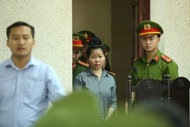 Mẹ nữ sinh giao gà ở Điện Biên hầu tòa kêu oan - 6 Mẹ nữ sinh giao gà ở Điện Biên hầu tòa kêu oan - 6