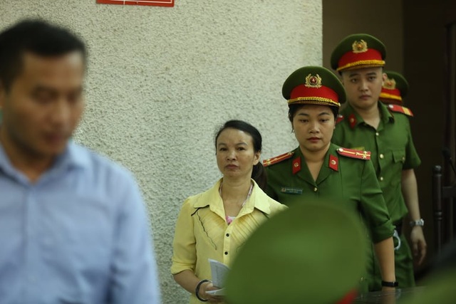 Mẹ nữ sinh giao gà ở Điện Biên hầu tòa kêu oan - 3 Mẹ nữ sinh giao gà ở Điện Biên hầu tòa kêu oan - 3