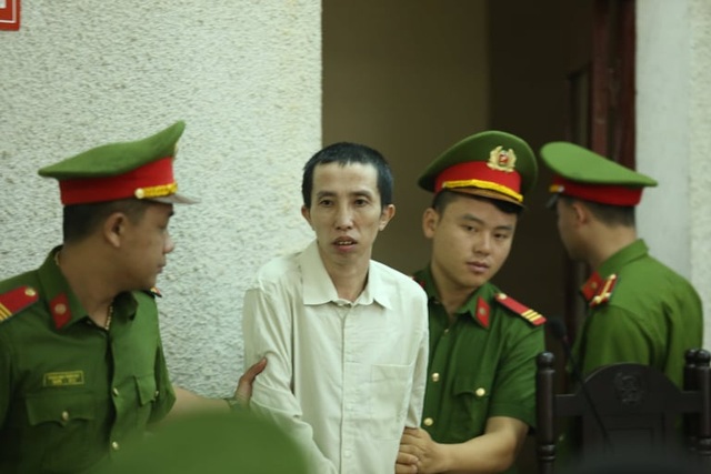 Mẹ nữ sinh giao gà ở Điện Biên hầu tòa kêu oan - 4 Mẹ nữ sinh giao gà ở Điện Biên hầu tòa kêu oan - 4