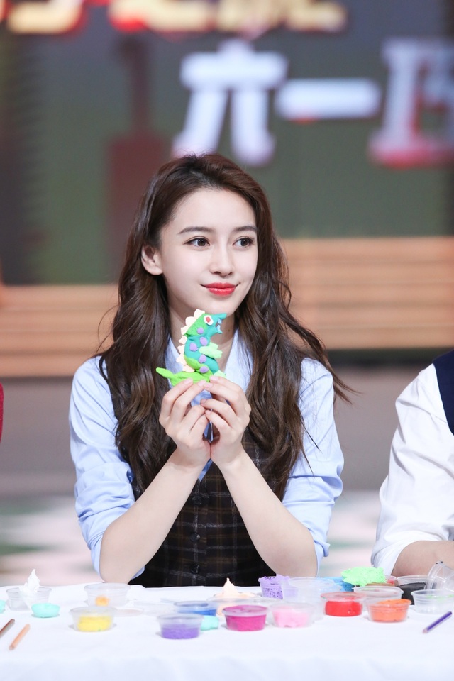 Sự nghiệp của Angelababy “tuột dốc” vì tin đồn ly hôn với Huỳnh Hiểu Minh? - 3 Sự nghiệp của Angelababy “tuột dốc” vì tin đồn ly hôn với Huỳnh Hiểu Minh? - 3