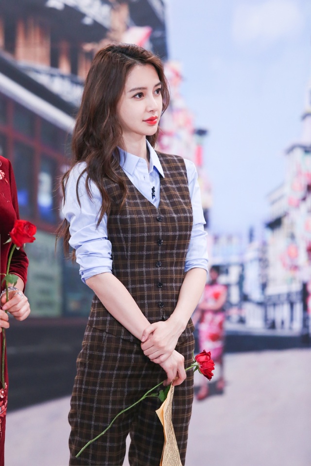 Sự nghiệp của Angelababy “tuột dốc” vì tin đồn ly hôn với Huỳnh Hiểu Minh? - 2 Sự nghiệp của Angelababy “tuột dốc” vì tin đồn ly hôn với Huỳnh Hiểu Minh? - 2